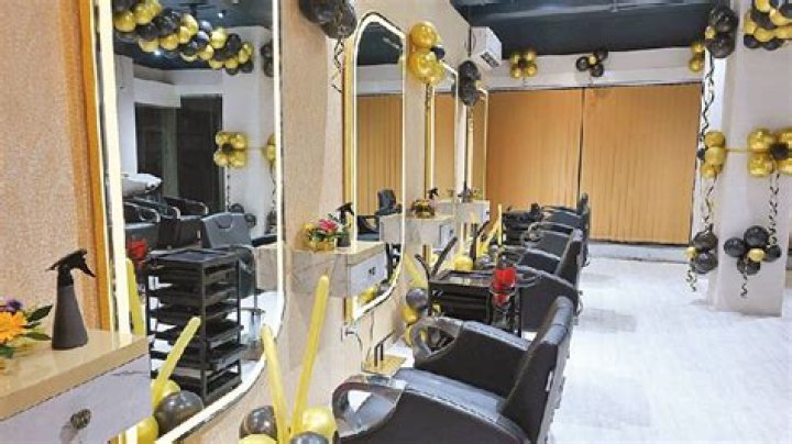 What is a chain salon?