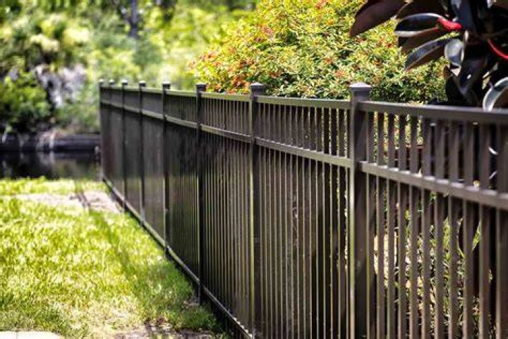 What is the average cost of a metal fence?