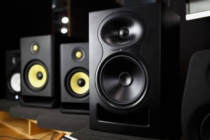 What kind of speakers do I need for DJing?