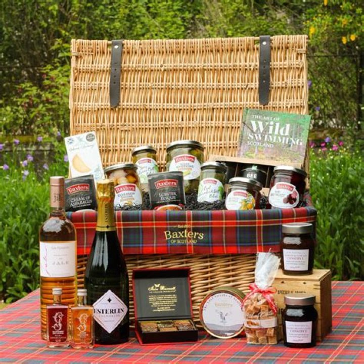 What should be included in a hamper?