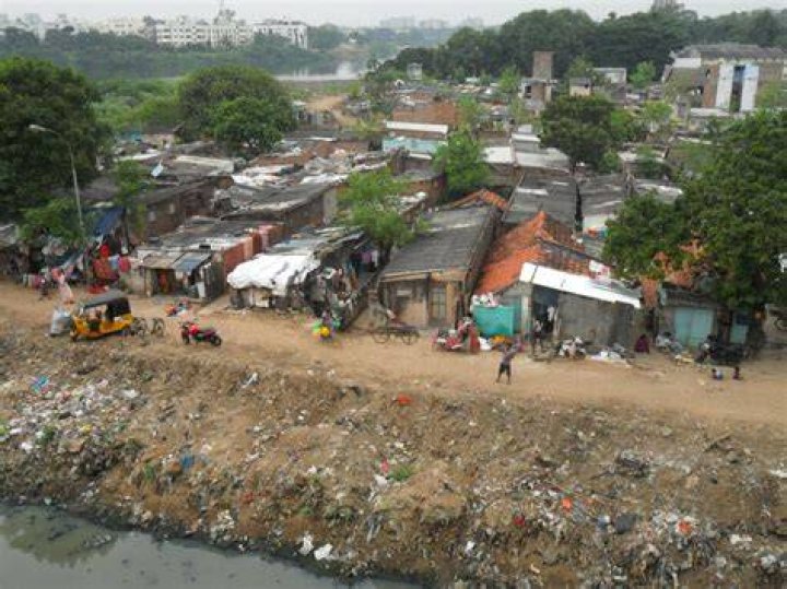 Where are slums in Chennai?