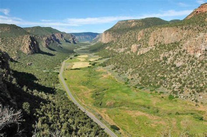 Where is Unaweep Canyon located?