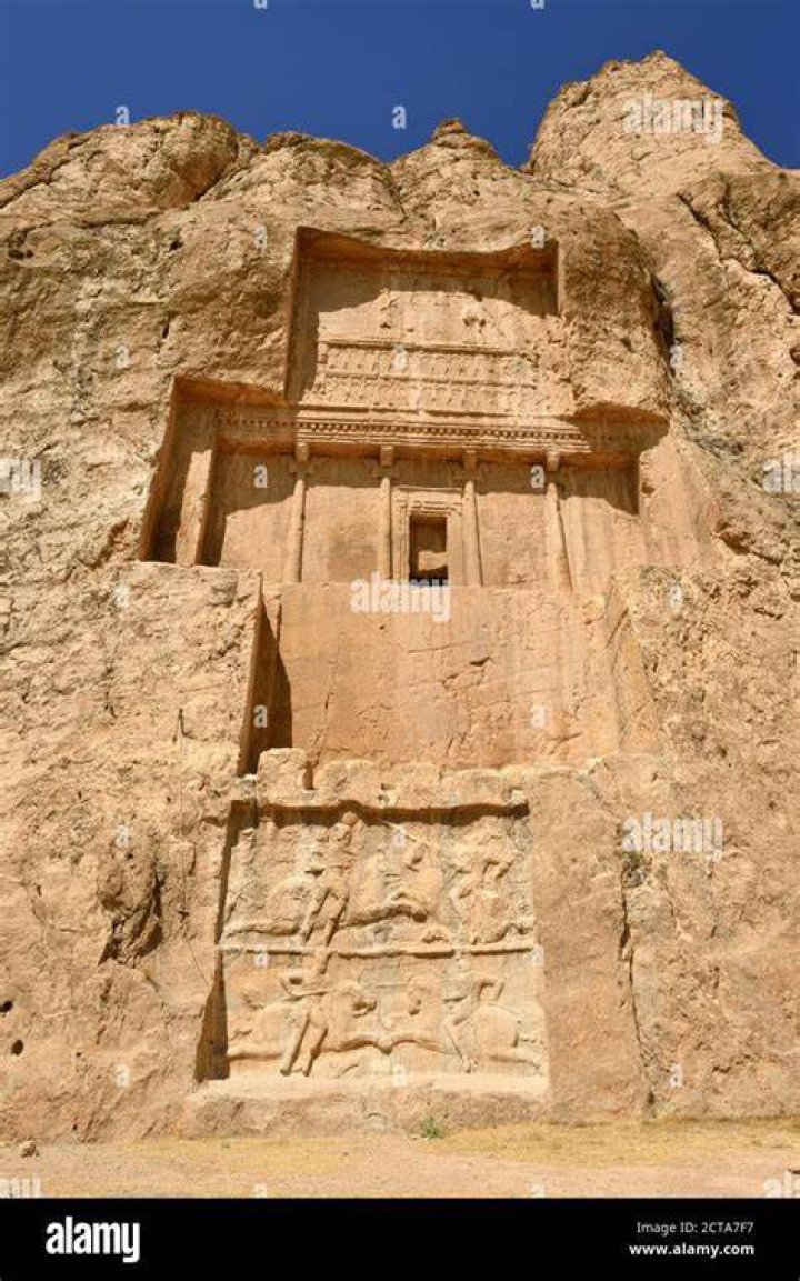 Who built Naqsh Rustam?