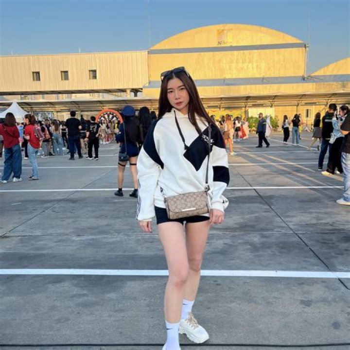 Who is iceice ribbon?