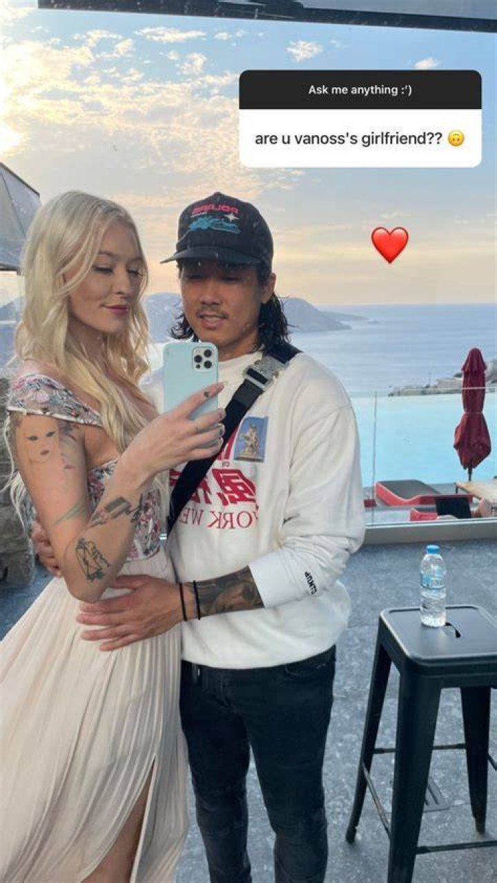Who is the Girlfriend of Elly De La Cruz? His childhood, parents