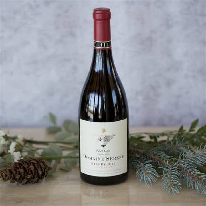 Who is the winemaker at Domaine Serene?