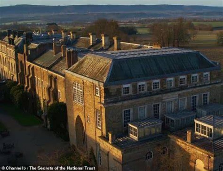 Who lives in Petworth House now?