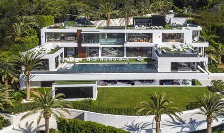 Who owns the 250 million dollar house?