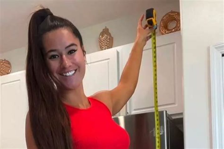 Woman who is 6ft2 makes £80,000 a month on OnlyFans pretending to be a giant Mirror Online