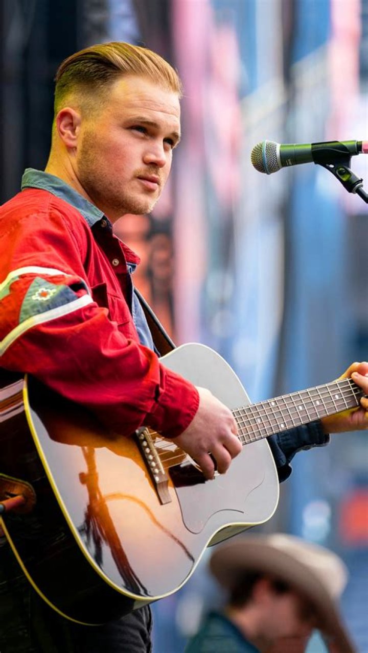 Zach Bryan's 'American Heartbreak' Debuts Atop Top Country Albums Chart