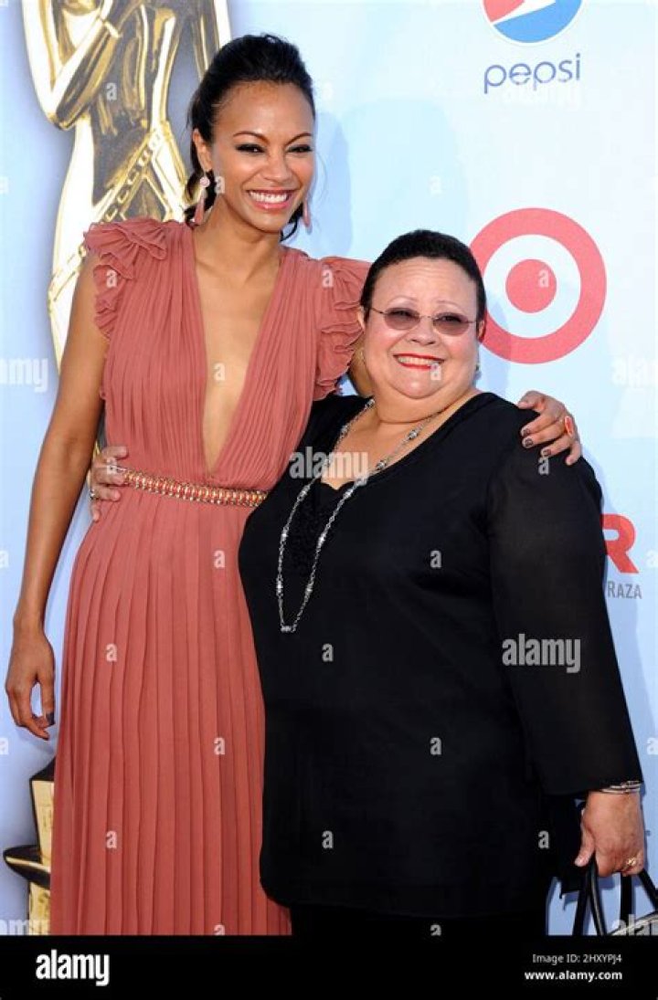 Zoe Saldana and her mother seen out with the twins in Vancouver 8/10/15